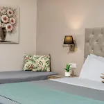Rania\'S Deluxe Studios